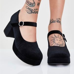 DELIAS black velvet 90s style platform Mary Janes